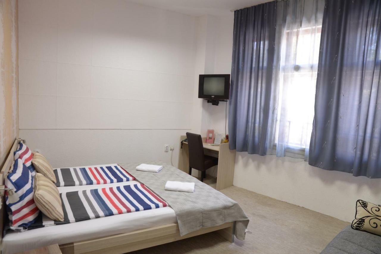 Guest House Golden Coin Ниш Экстерьер фото