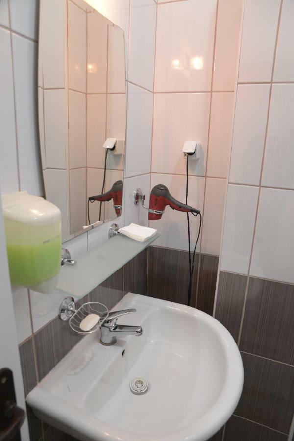 Guest House Golden Coin Ниш Экстерьер фото