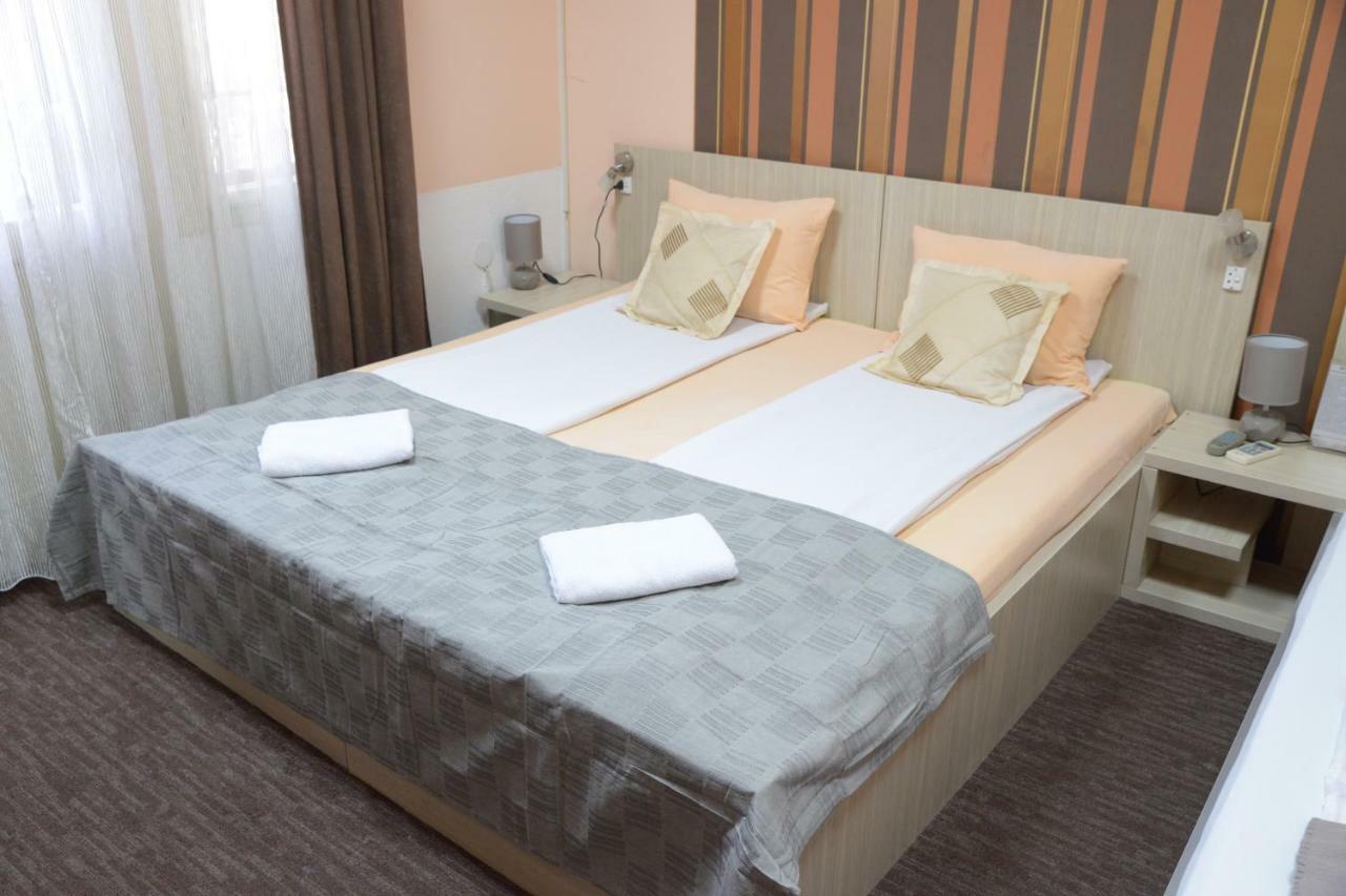 Guest House Golden Coin Ниш Экстерьер фото